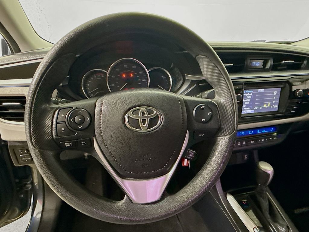 Used 2015 Toyota Corolla LE FWD image 11