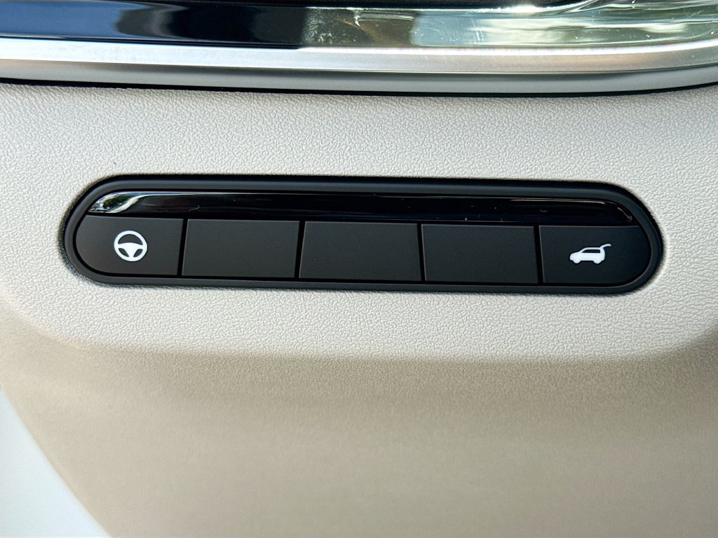 Used 2027 INFINITI QX60 Luxe w/ Cargo Package FWD image 11