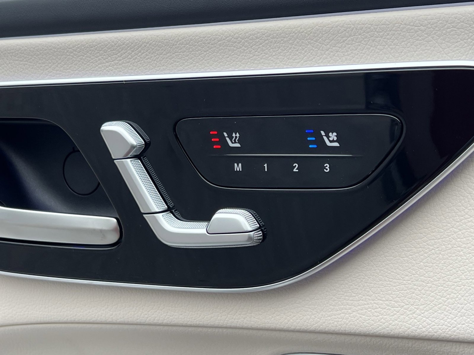 New 2026 Mercedes-Benz CLE 300 4MATIC Coupe image 33