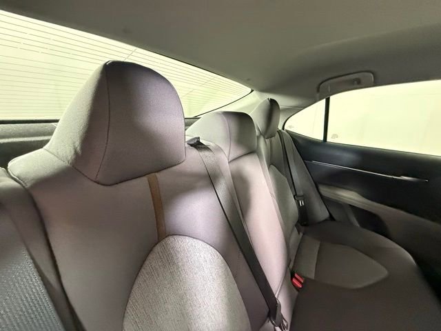 Used 2018 Toyota Camry LE FWD image 34