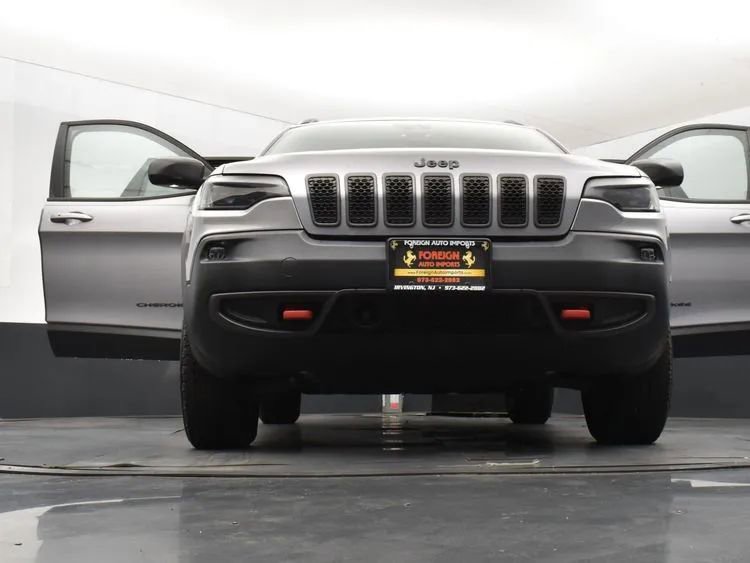 Used 2021 Jeep Cherokee Trailhawk w/ Premium Leather Package image 11