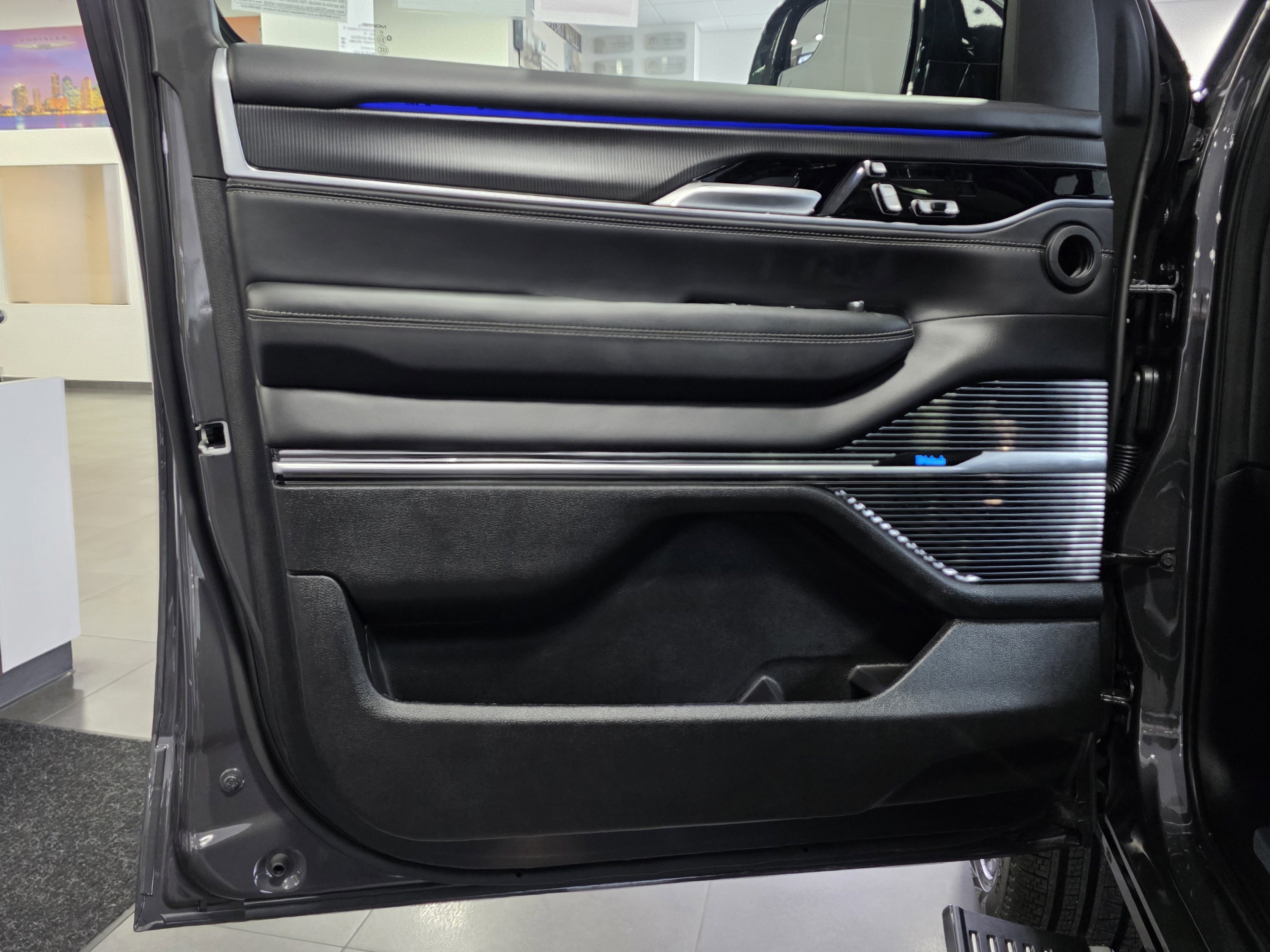 New 2026 Jeep Grand Wagoneer Summit image 18