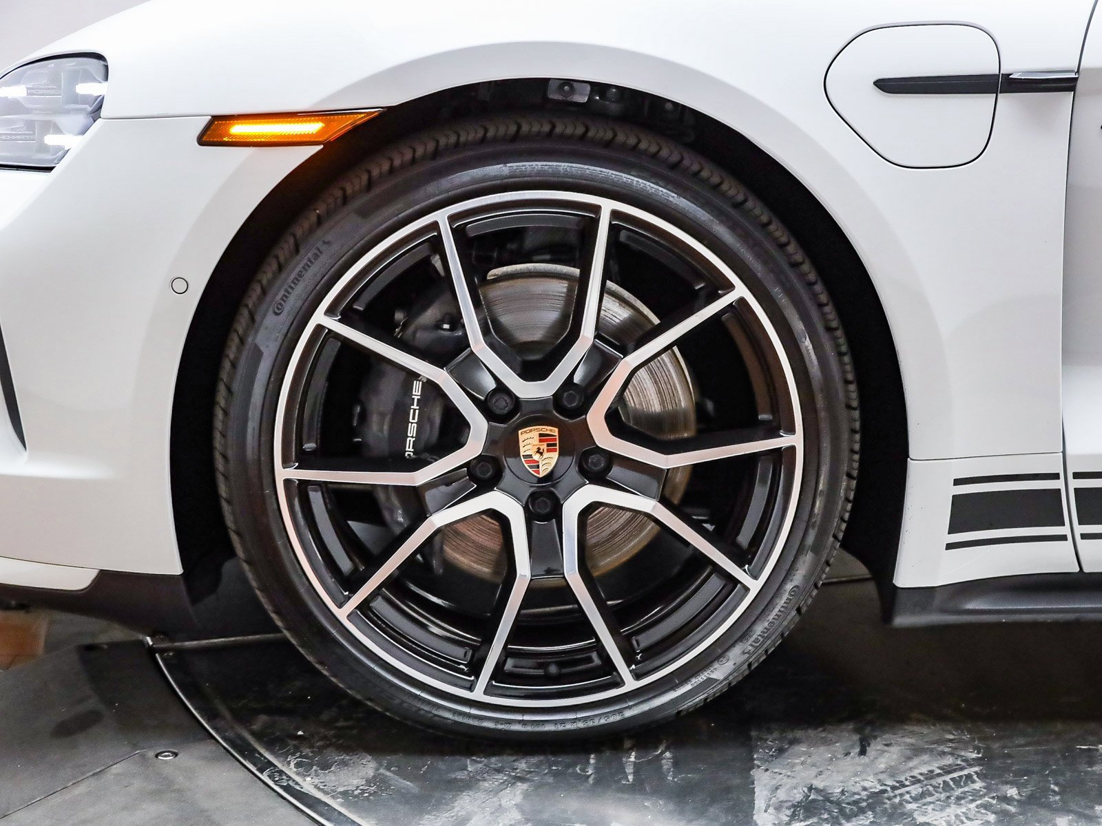 Used 2025 Porsche Taycan image 10