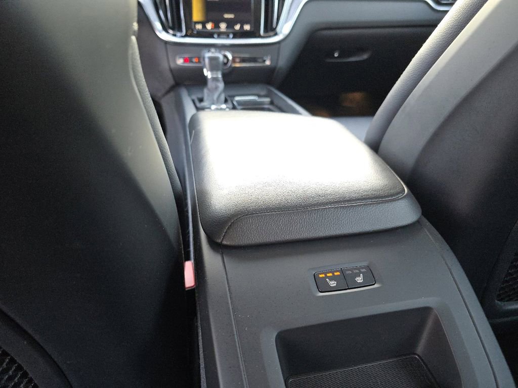 Used 2019 Volvo S60 T6 Momentum image 29