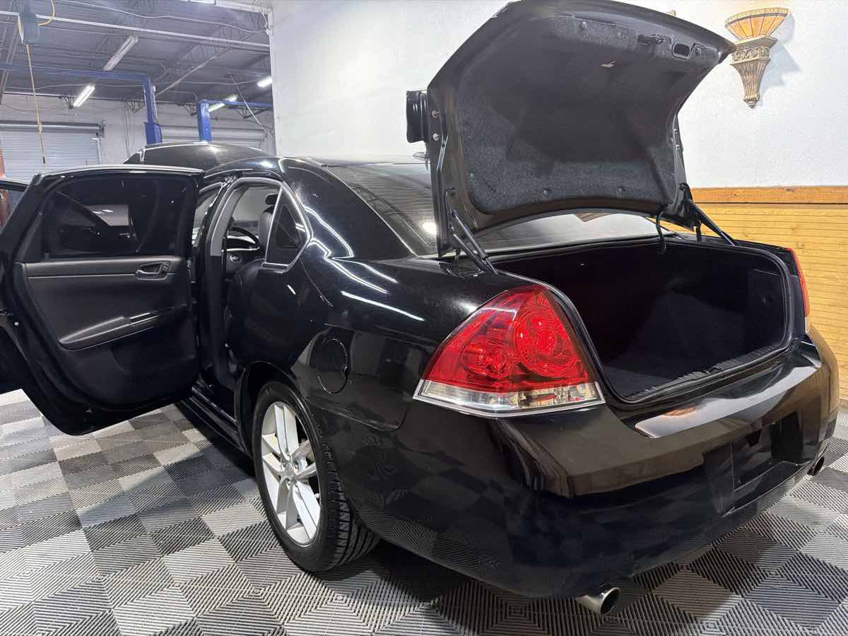 Used 2013 Chevrolet Impala LTZ FWD image 13