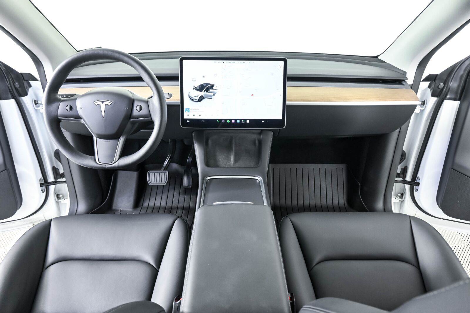 Used 2024 Tesla Model Y Long Range AWD/4WD image 16