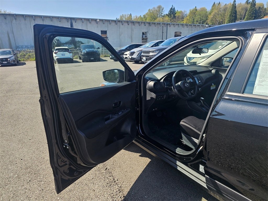 New 2025 Nissan Kicks Play S image 18