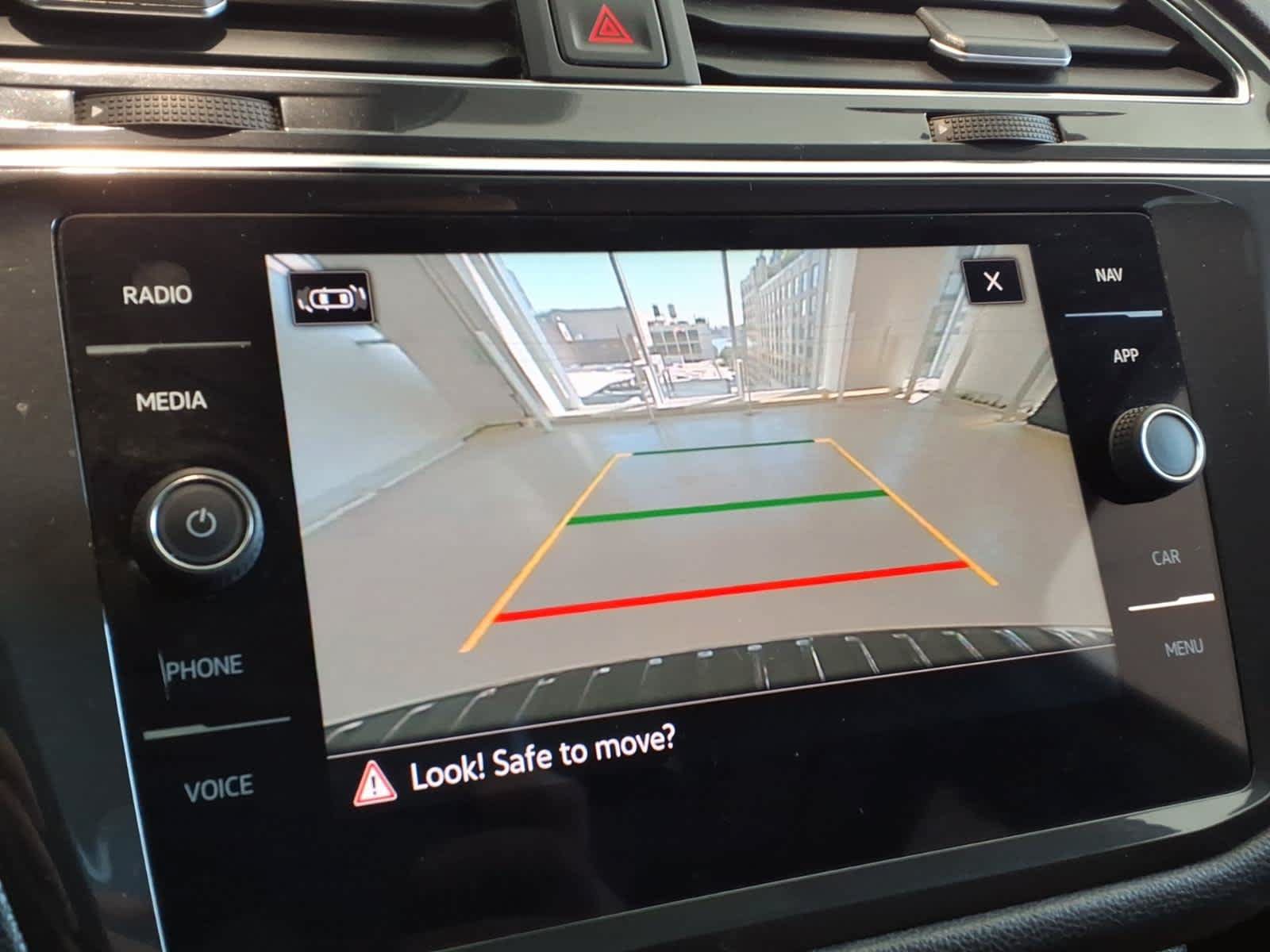 Used 2023 Volkswagen Tiguan SEL R-Line AWD/4WD image 10