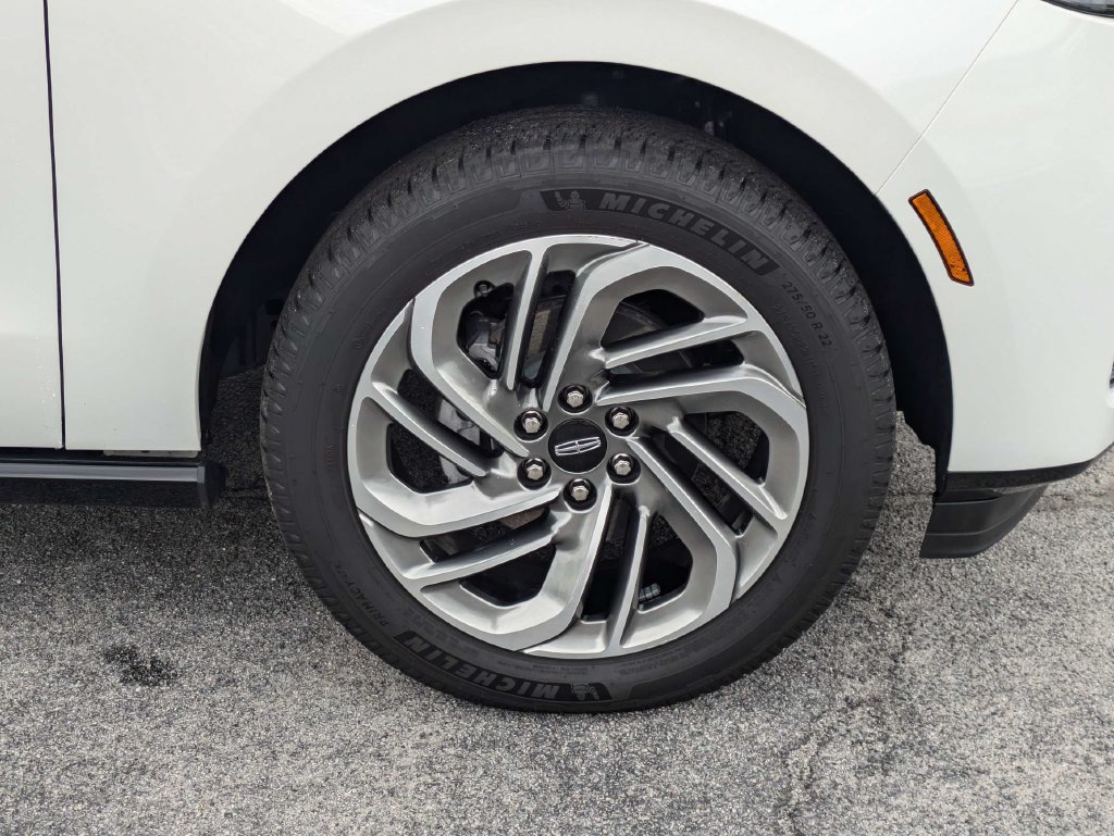 Certified 2026 Lincoln Navigator Reserve AWD/4WD image 11