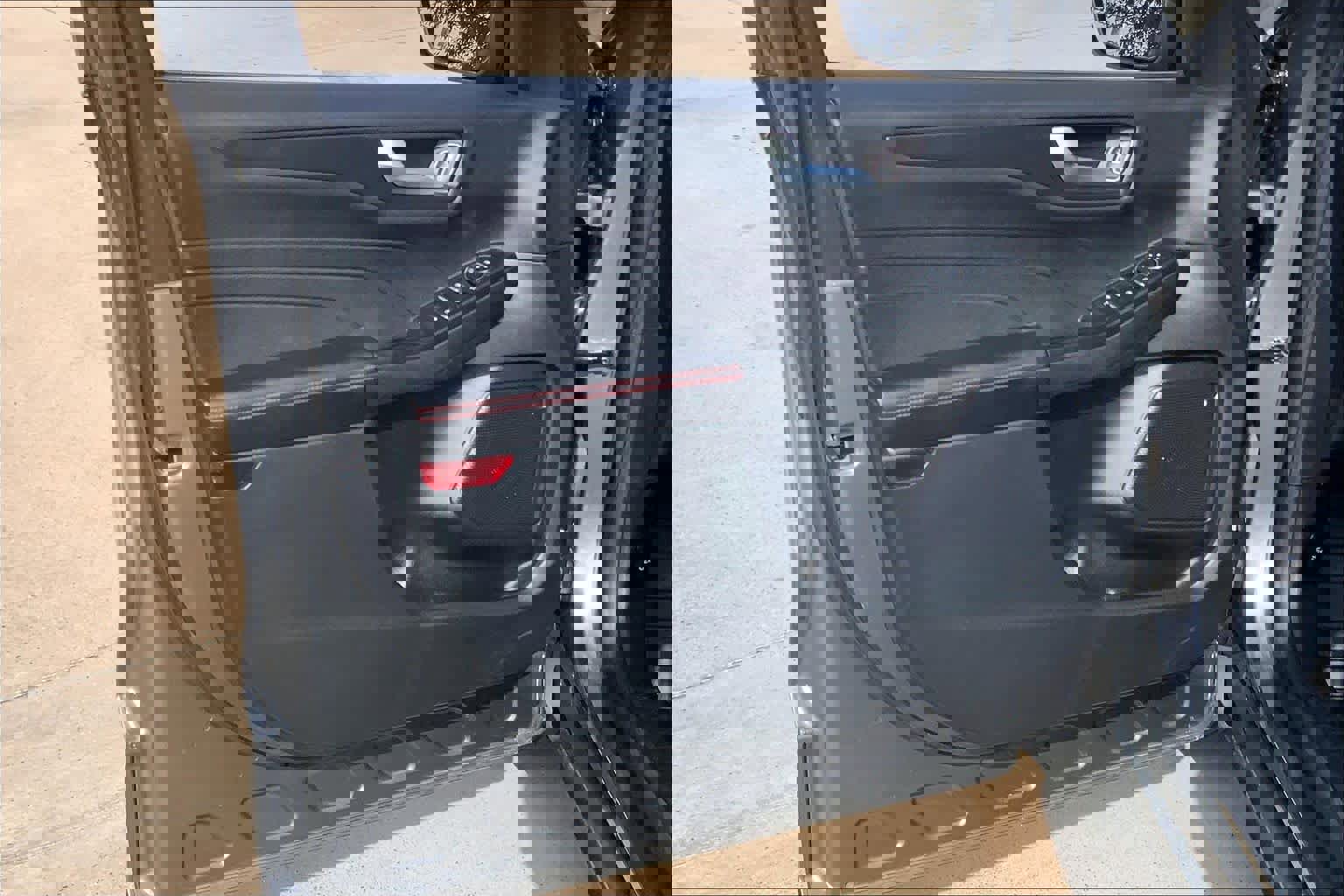 Used 2025 Ford Escape ST-Line image 20