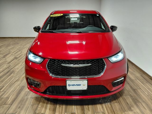 Used 2025 Chrysler Pacifica Select image 19