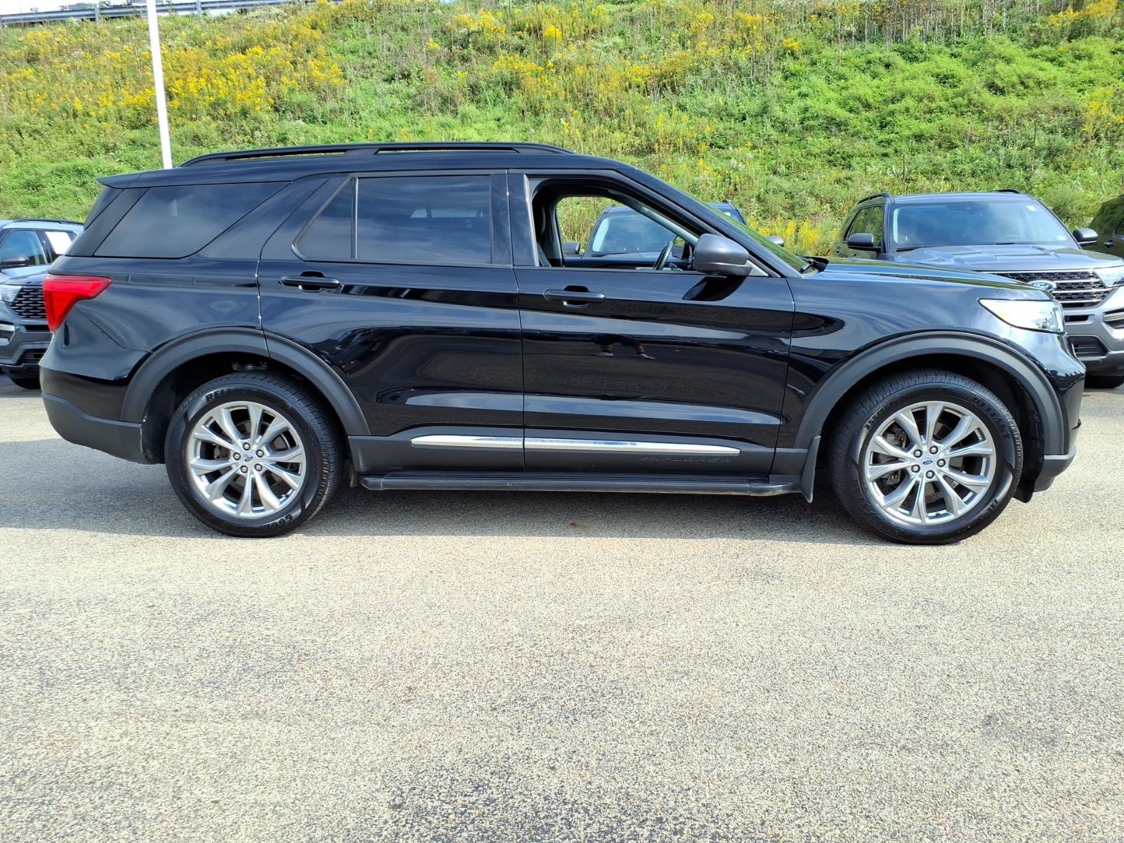 Used 2023 Ford Explorer XLT w/ Equipment Group 202A AWD/4WD image 6