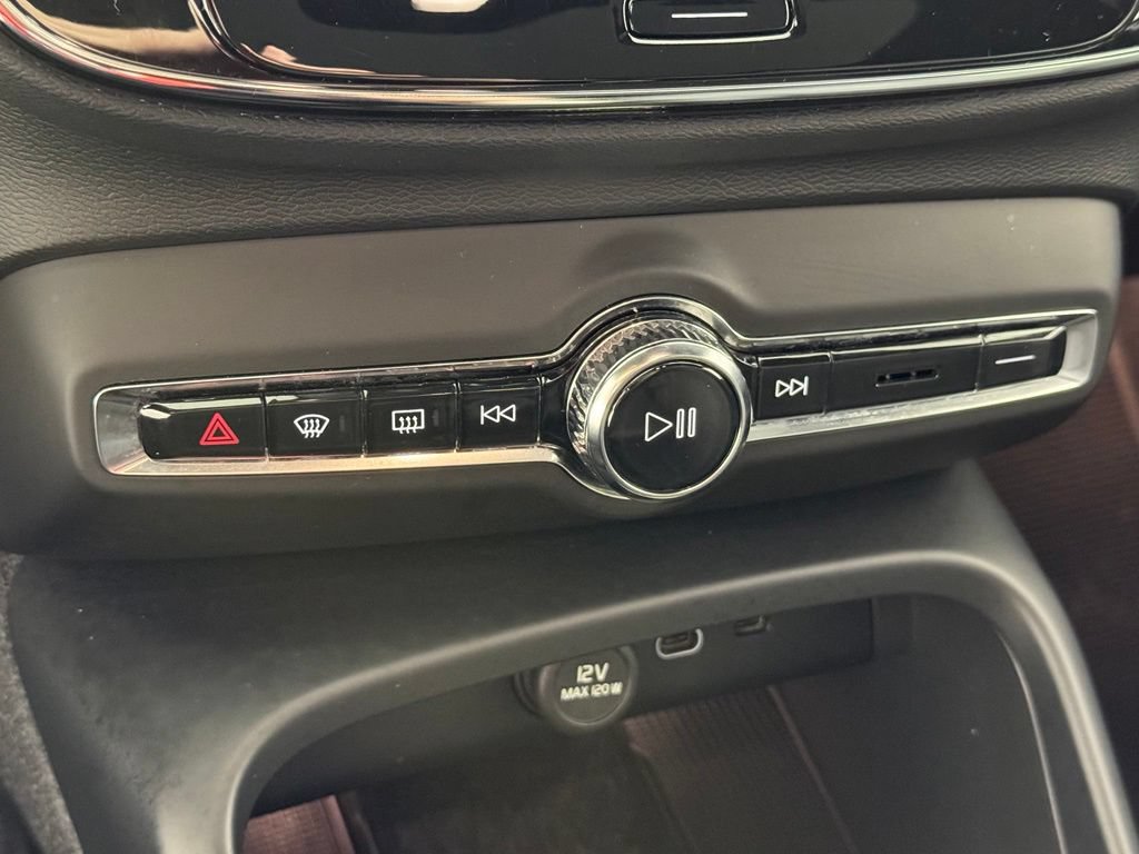 Certified 2023 Volvo C40 Recharge Core w/ Protection Package Premier AWD/4WD image 22