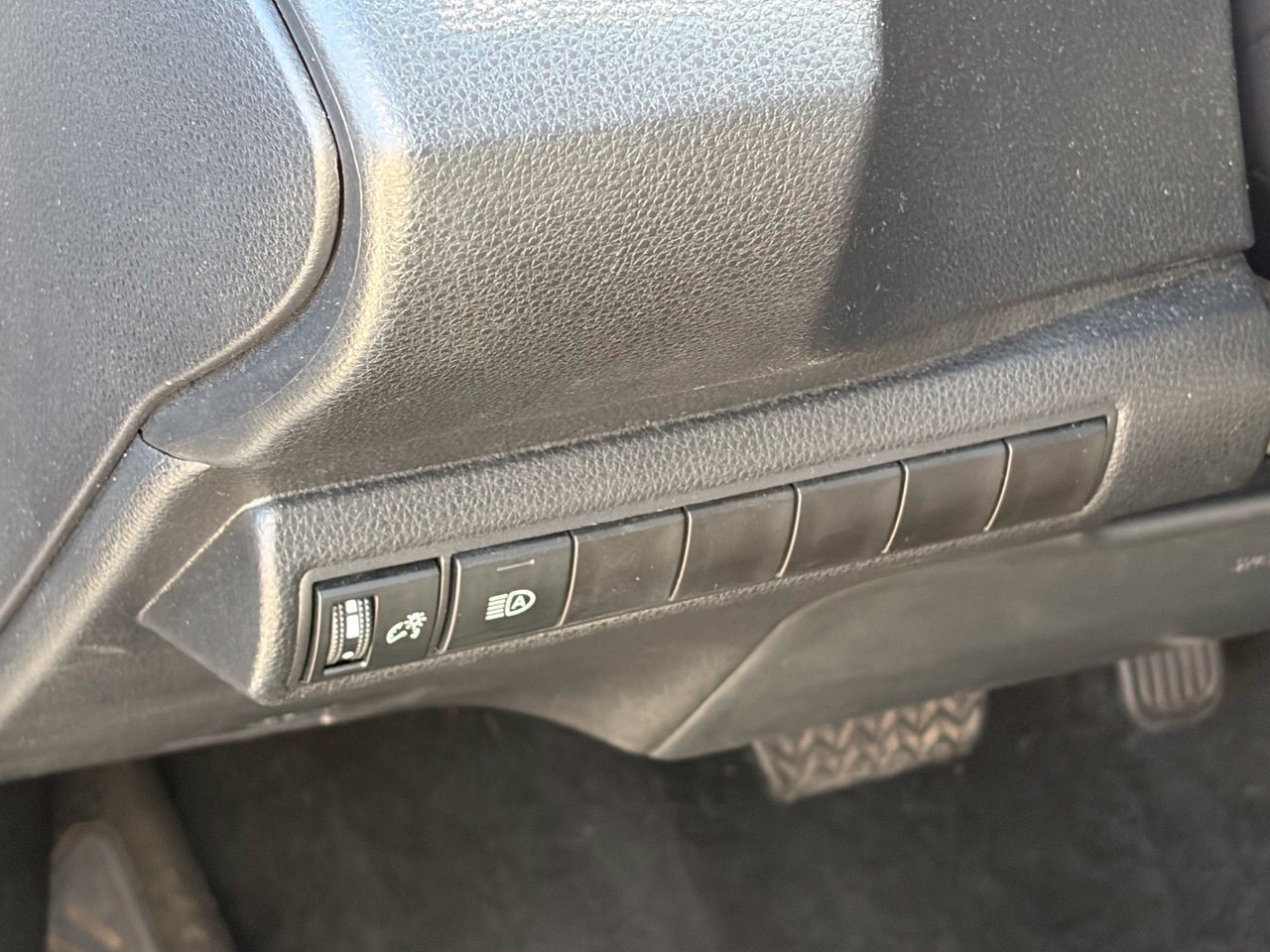 Used 2025 Toyota Corolla LE FWD image 8