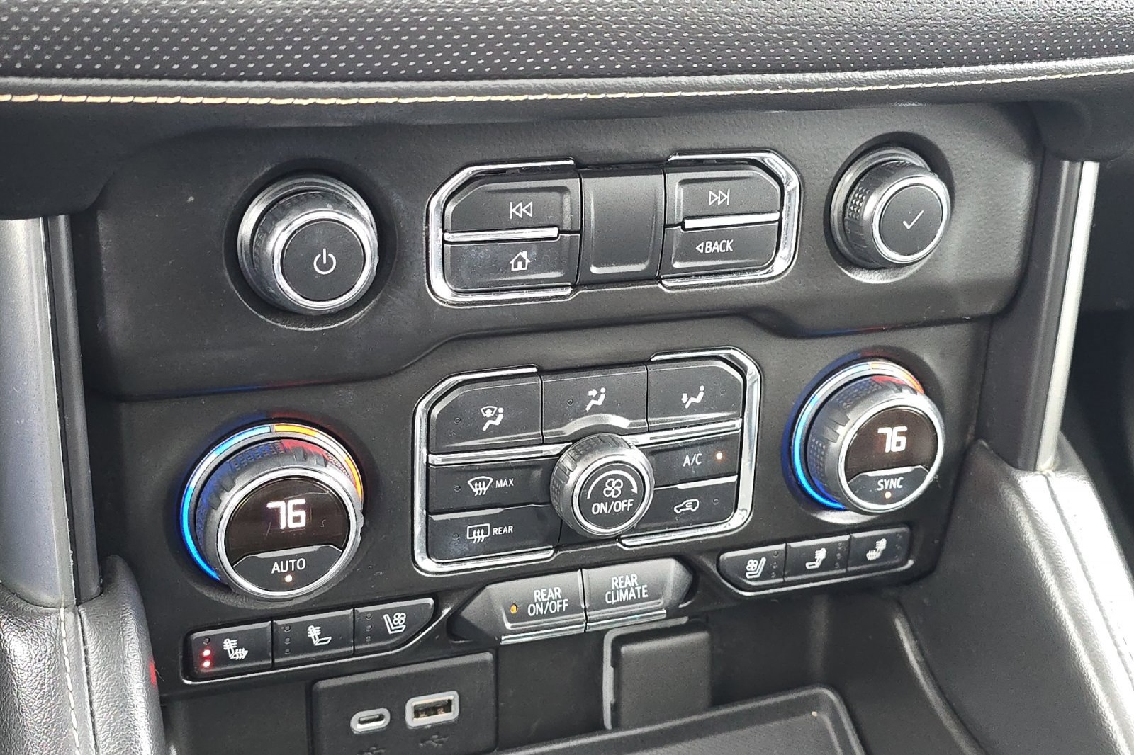 Used 2021 Chevrolet Suburban Premier w/ Premium Package image 22