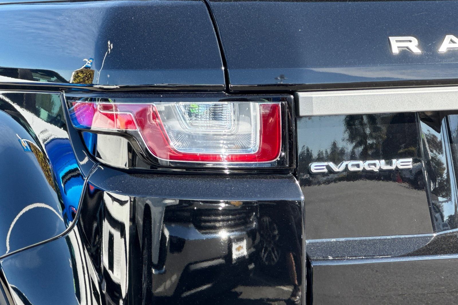 Used 2019 Land Rover Range Rover Evoque SE image 44