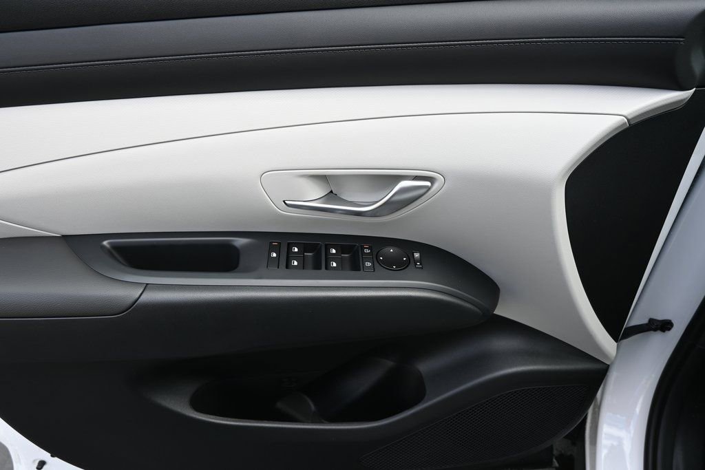 Used 2025 Hyundai Tucson SE AWD/4WD image 17