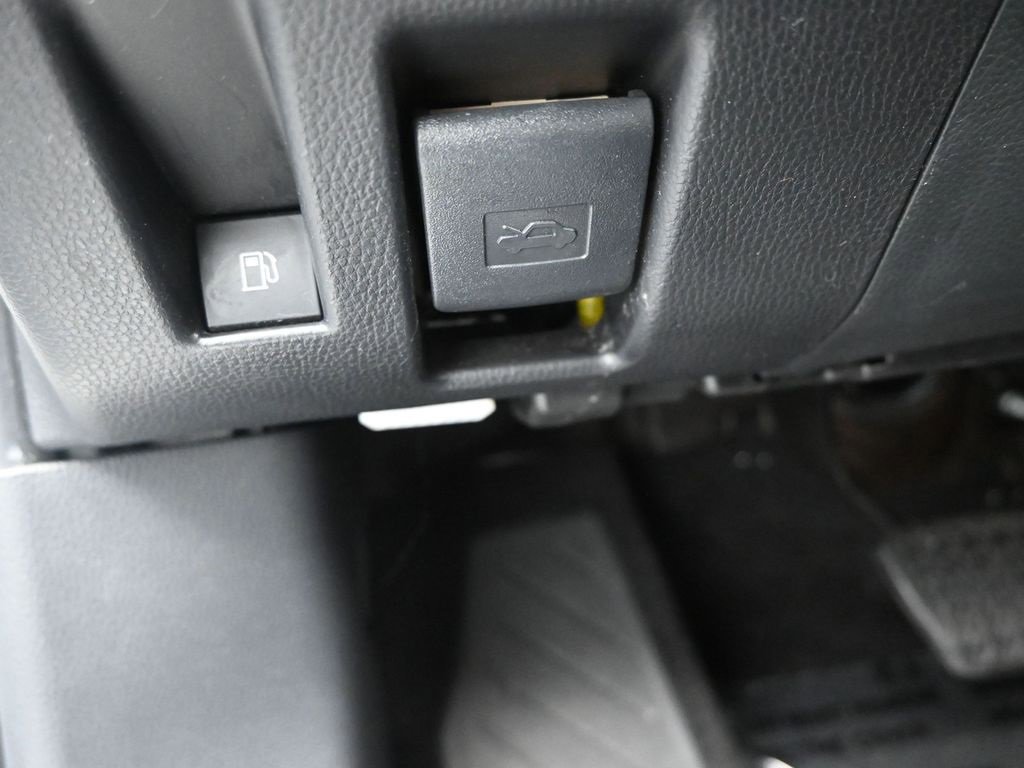 Used 2025 Toyota RAV4 LE image 24