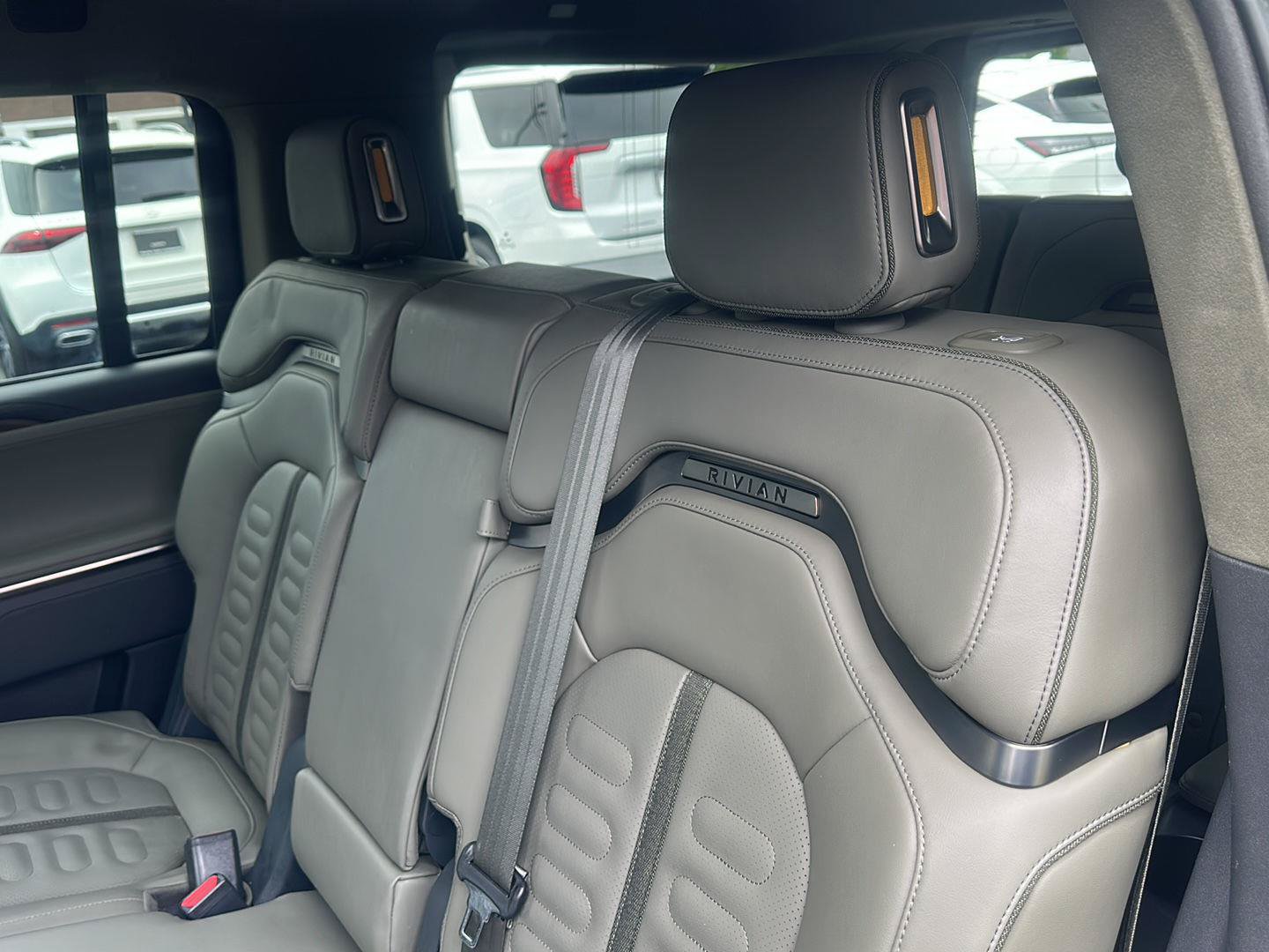 Used 2022 Rivian R1S Launch Edition AWD/4WD image 27