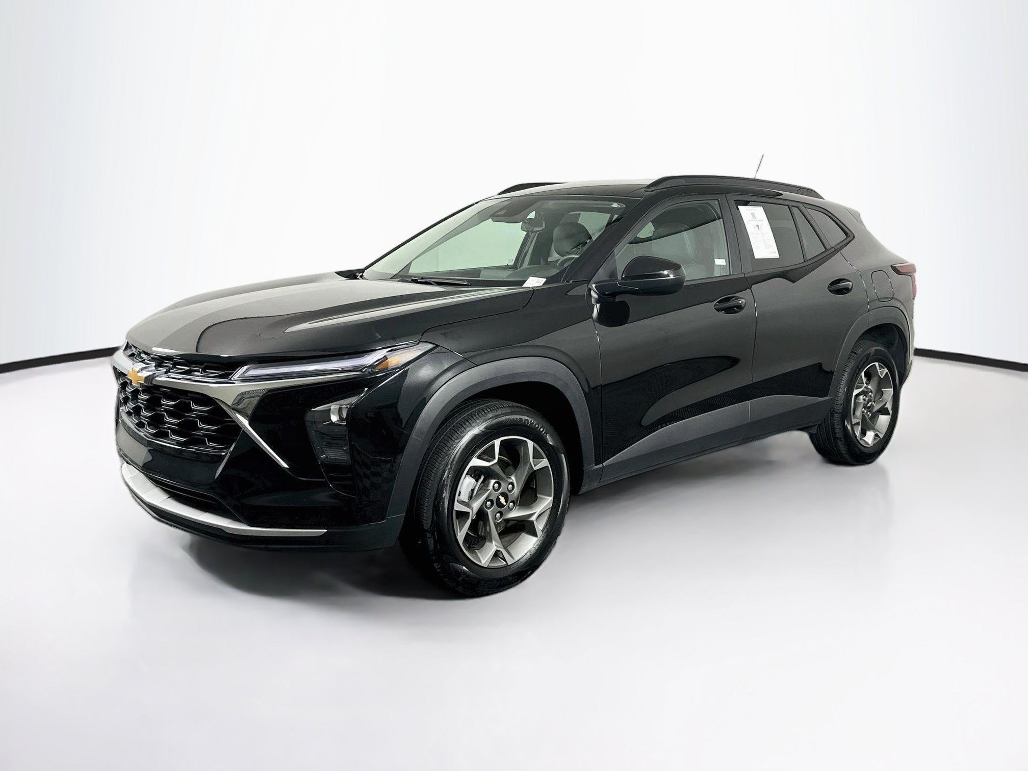 Used 2026 Chevrolet Trax LT w/ LT Convenience Package FWD image 3