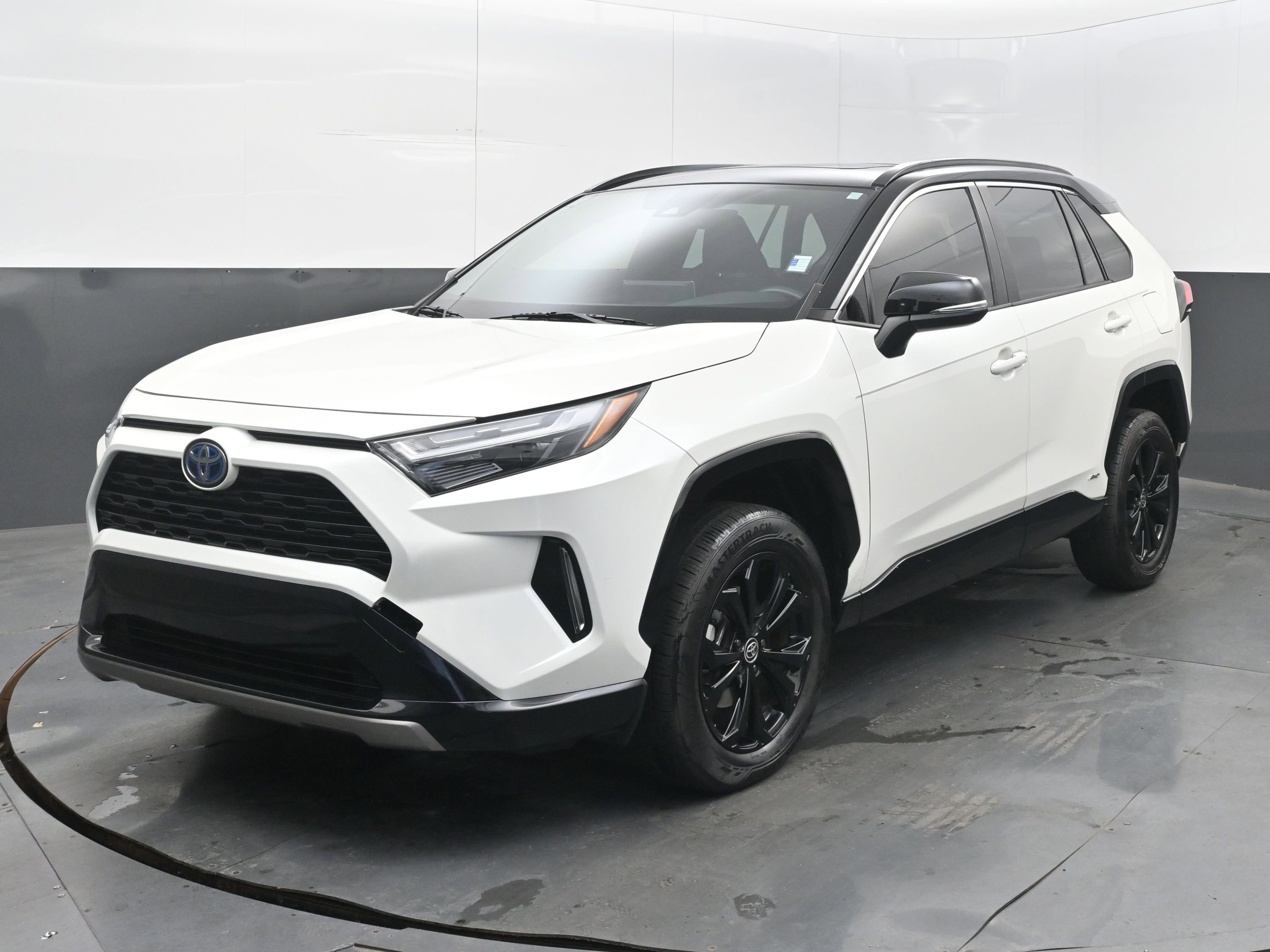 Used 2022 Toyota RAV4 XSE image 4