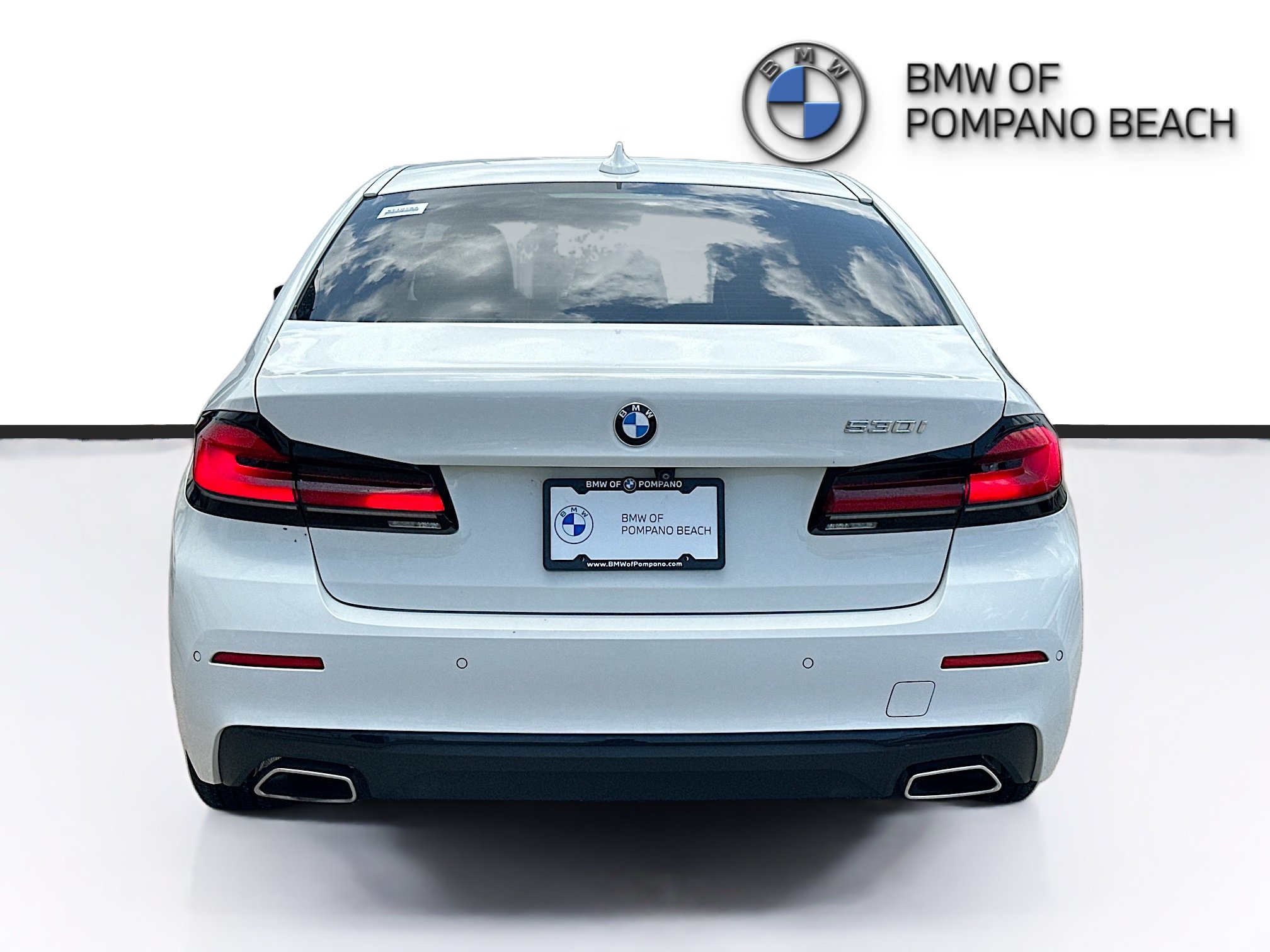 Used 2023 BMW 530i w/ Premium Package RWD image 6