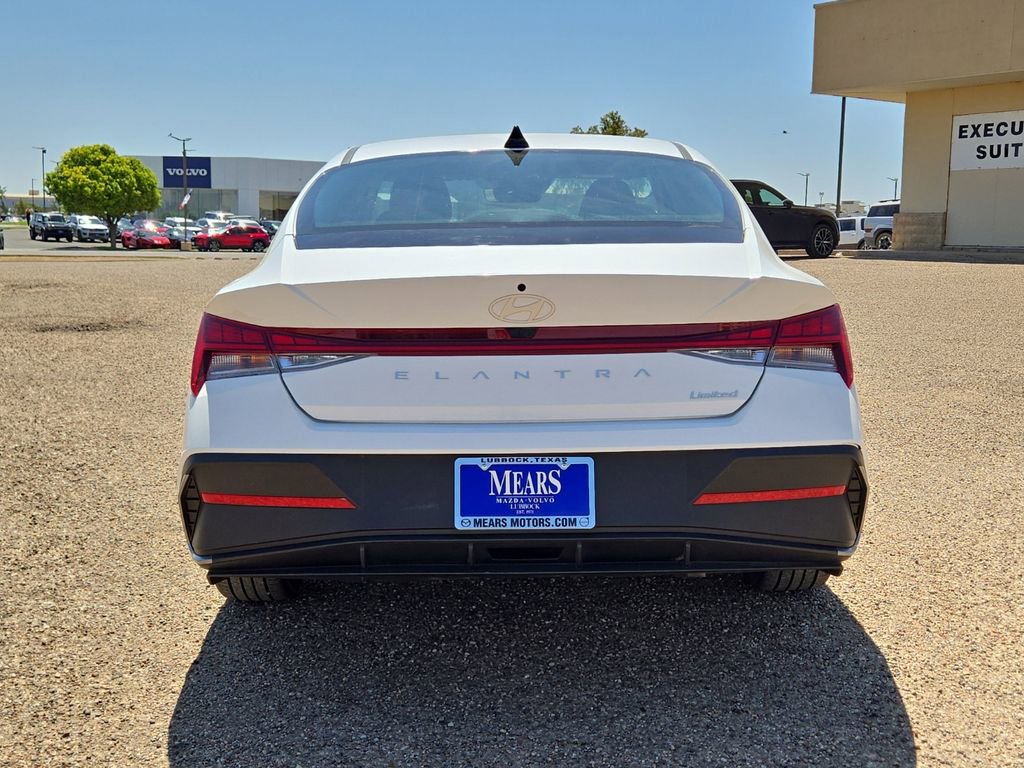 Used 2025 Hyundai Elantra Limited FWD image 4