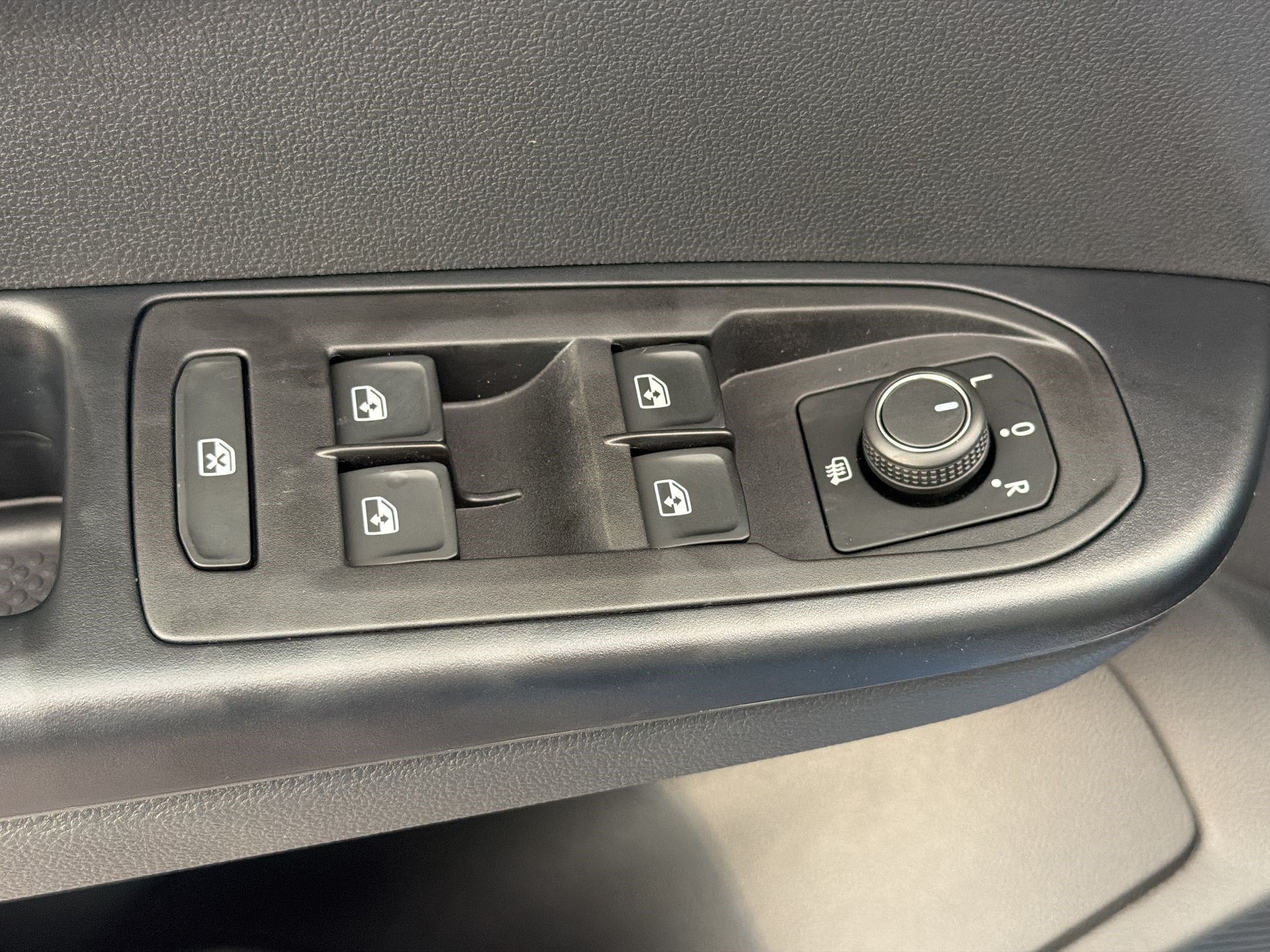 New 2026 Volkswagen Taos SE FWD image 23