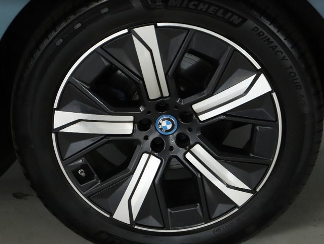 Used 2024 BMW iX xDrive50 w/ Premium Package AWD/4WD image 40