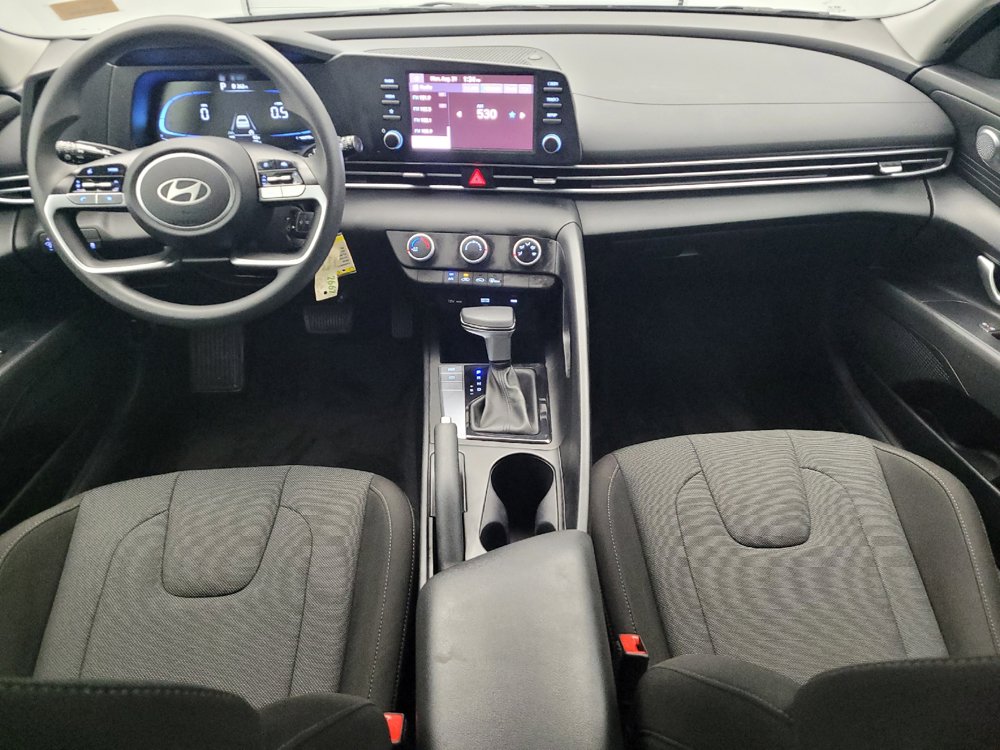 Used 2025 Hyundai Elantra SE FWD image 22
