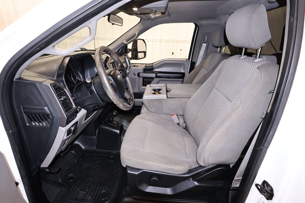 Used 2017 Ford F550 4x4 Regular Cab Super Duty w/ XLT Value Package image 15