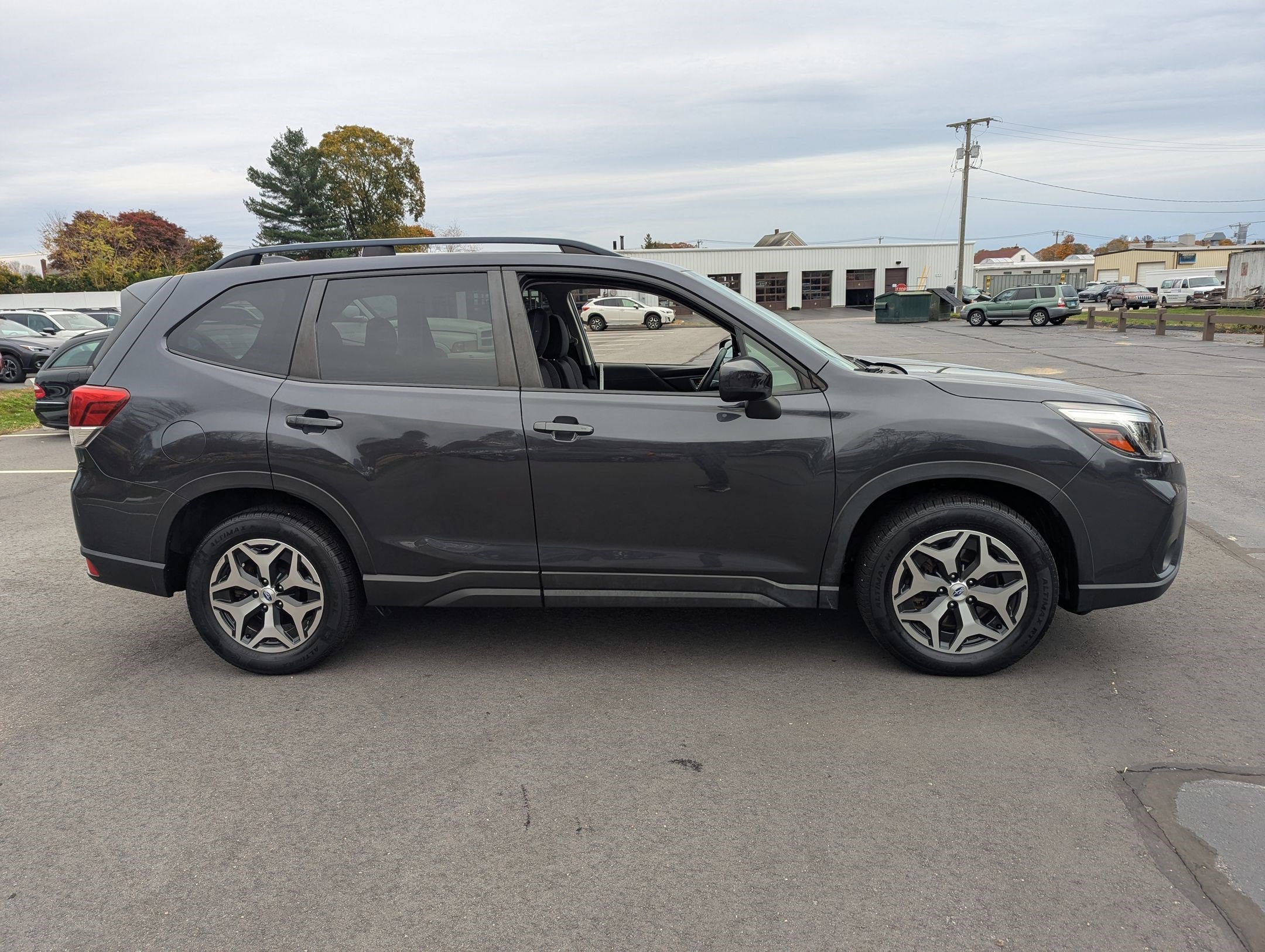 Used 2019 Subaru Forester Premium image 3