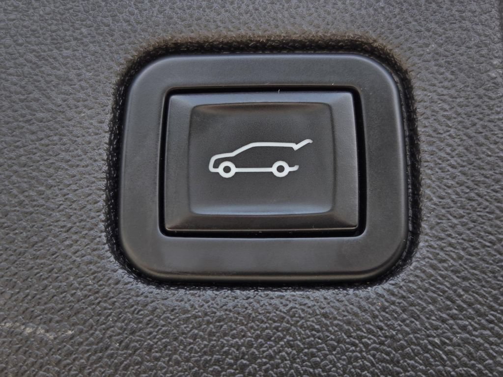 Used 2018 Chevrolet Equinox Premier FWD image 10