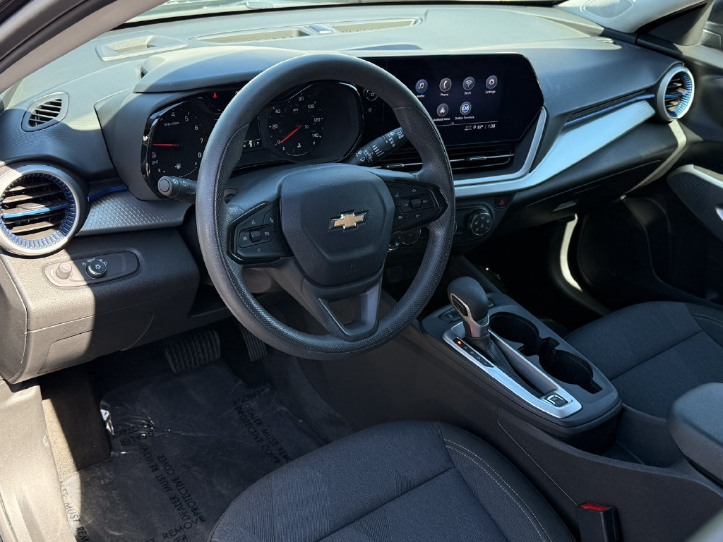 Used 2024 Chevrolet Trax LS w/ Driver Confidence Package FWD image 25