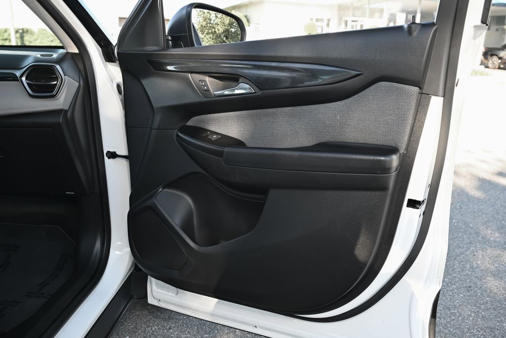 Used 2024 Chevrolet TrailBlazer LS image 39