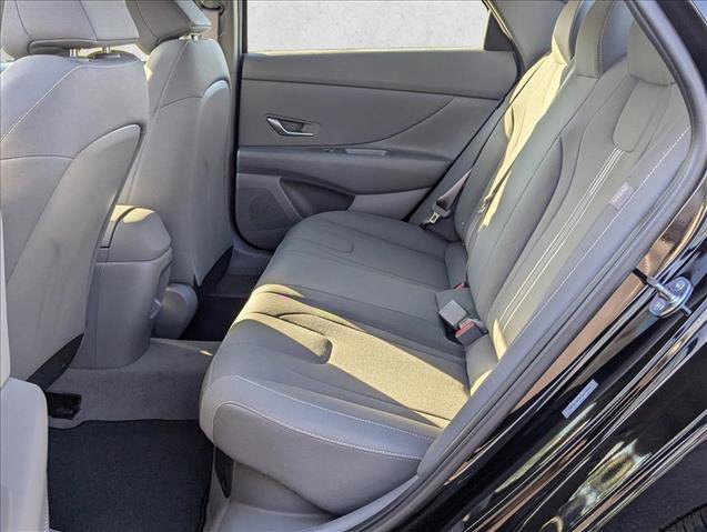 Certified 2025 Hyundai Elantra SEL FWD image 15