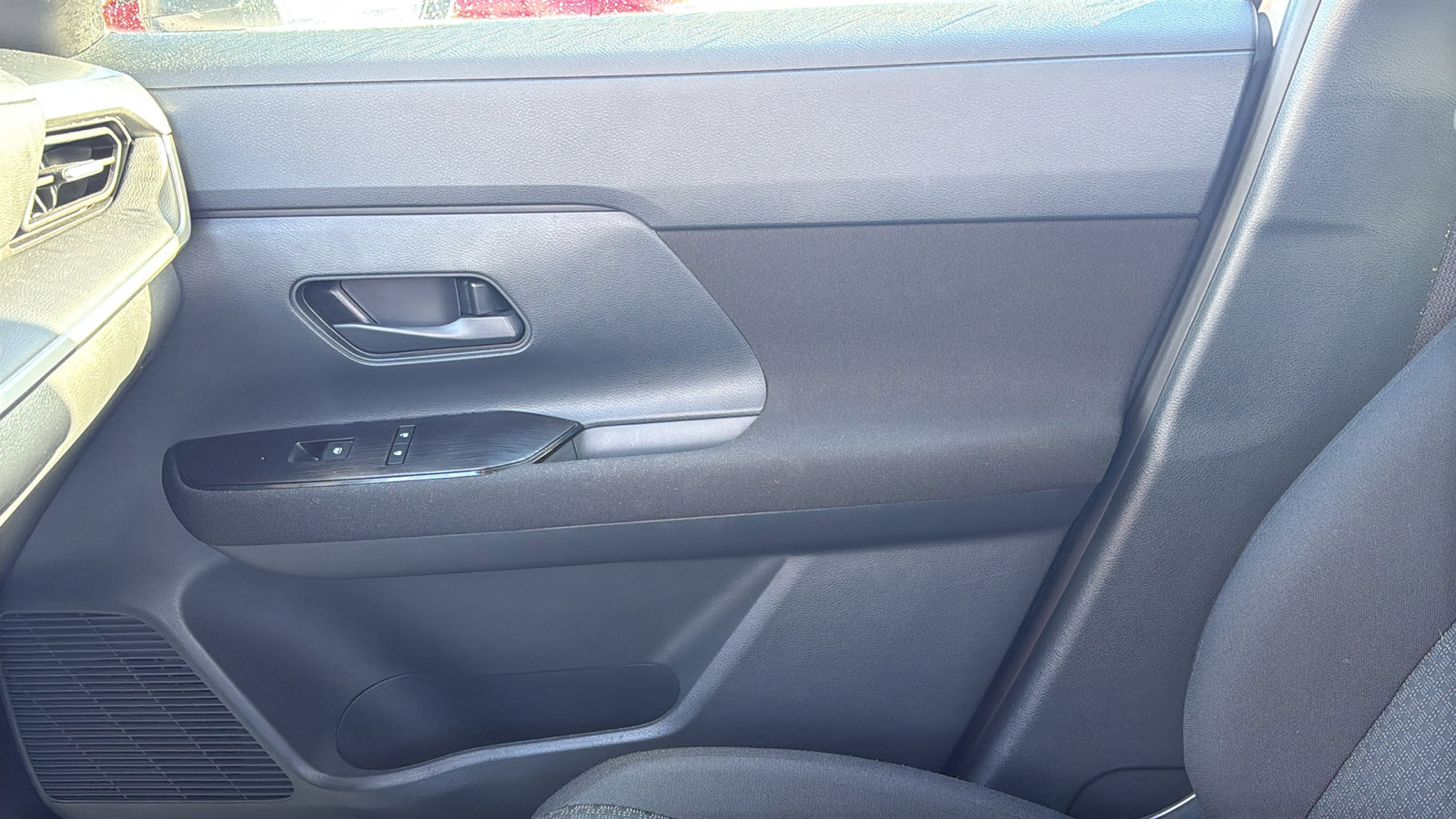 Certified 2025 Nissan Kicks S image 18