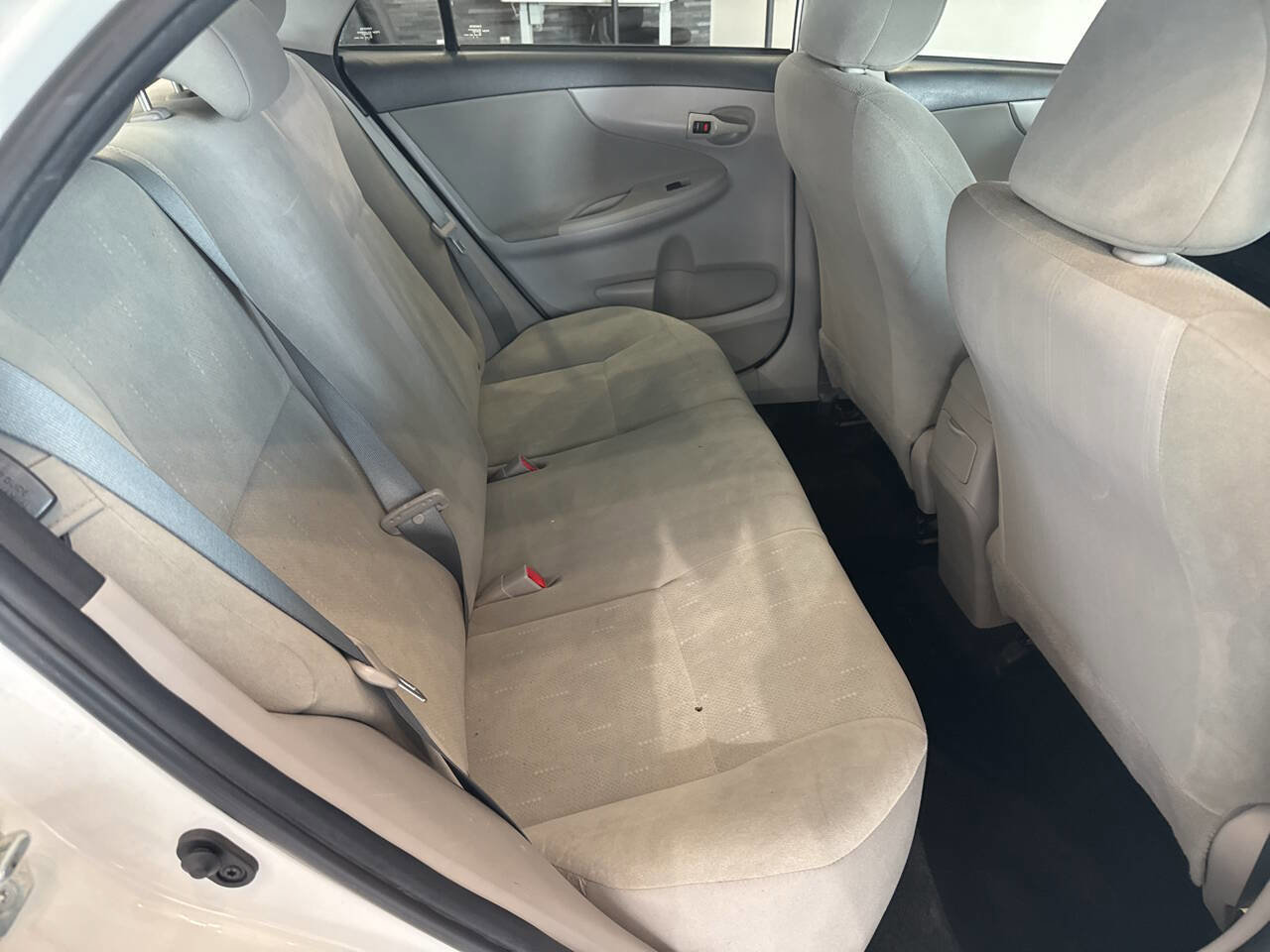 Used 2012 Toyota Corolla L FWD image 27