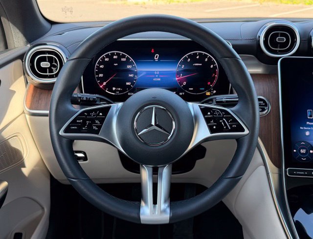 Used 2024 Mercedes-Benz GLC 300 4MATIC image 13