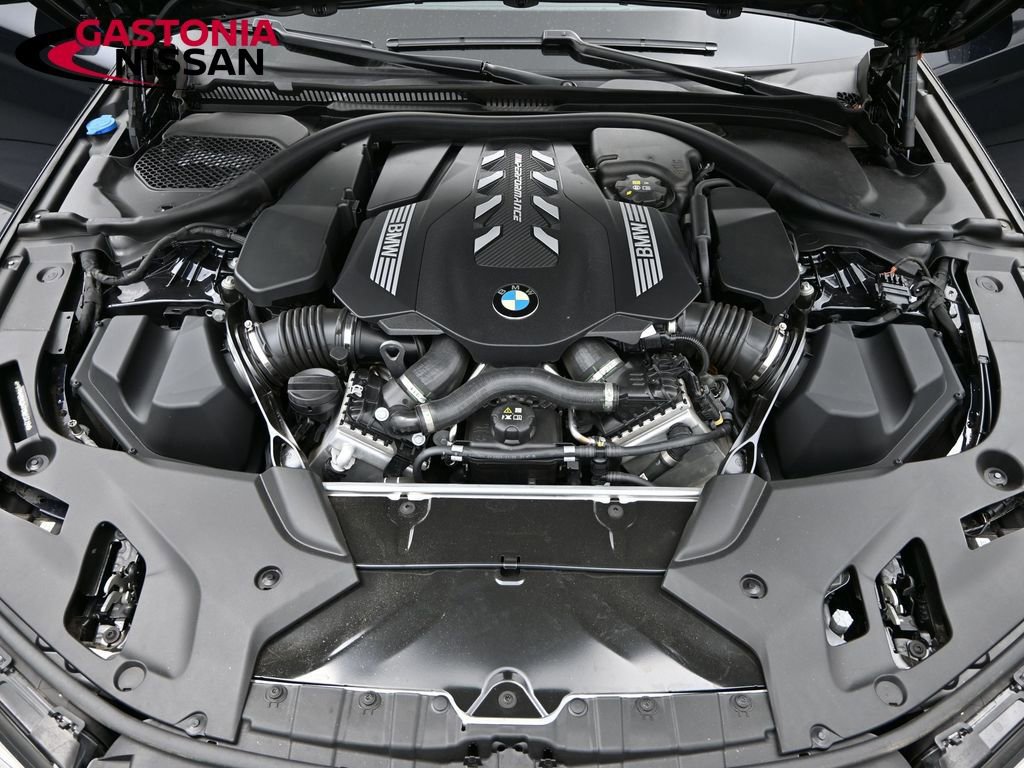 Used 2023 BMW M550i xDrive w/ Dynamic Handling Package image 23