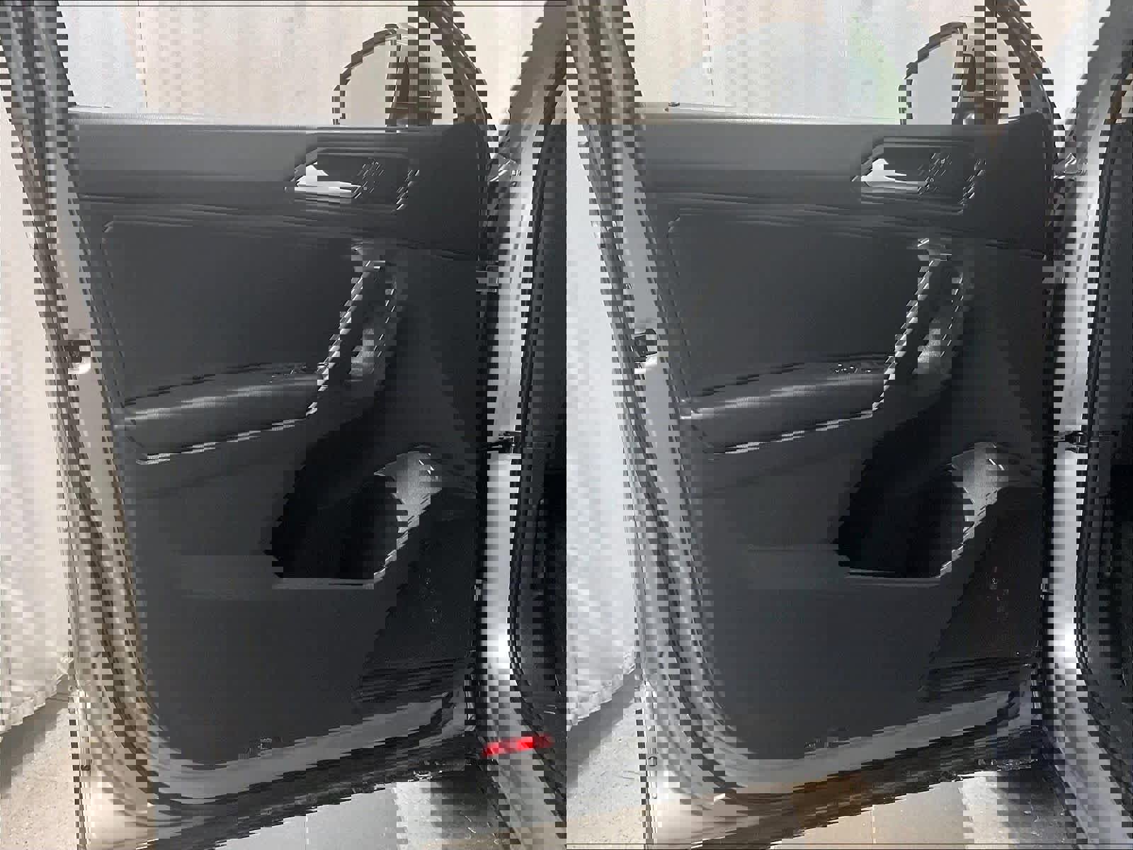 Used 2021 Volkswagen Tiguan SE image 9