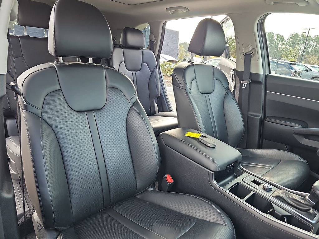 Used 2024 Kia Sorento EX w/ Panoramic Sunroof Package image 13