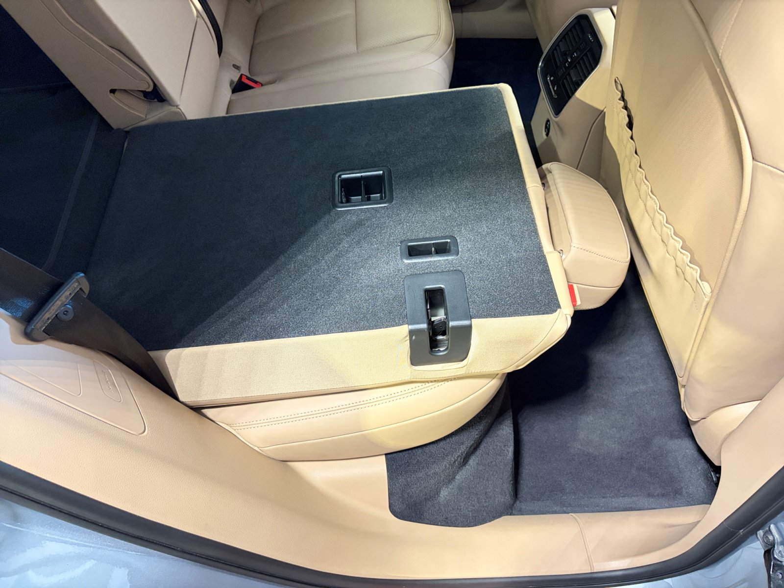 Certified 2026 Porsche Macan AWD/4WD image 28