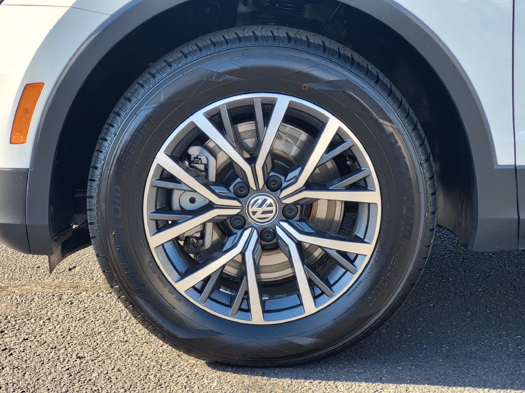 Used 2020 Volkswagen Tiguan SE w/ 3rd Row Seat Package AWD/4WD image 11