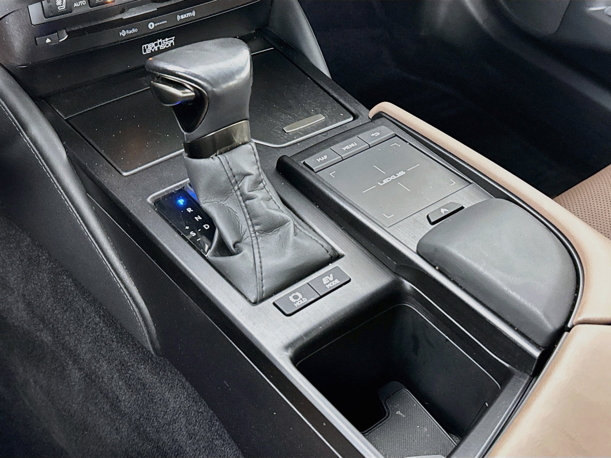 Used 2022 Lexus ES 300h w/ Accessory Package FWD image 17