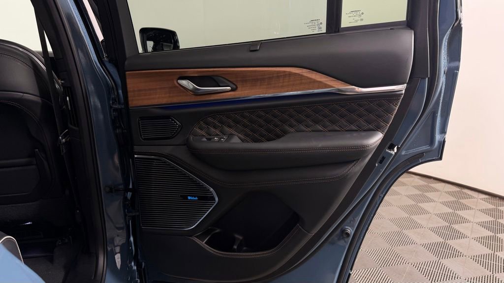 New 2026 Jeep Grand Cherokee Summit AWD/4WD image 31