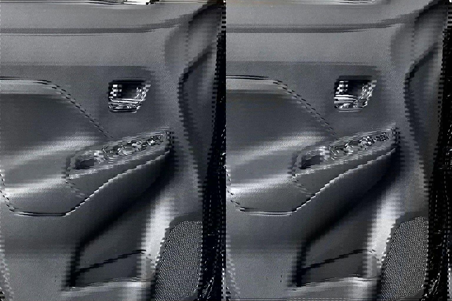 Used 2025 Nissan Versa SV w/ Electronics Package image 19