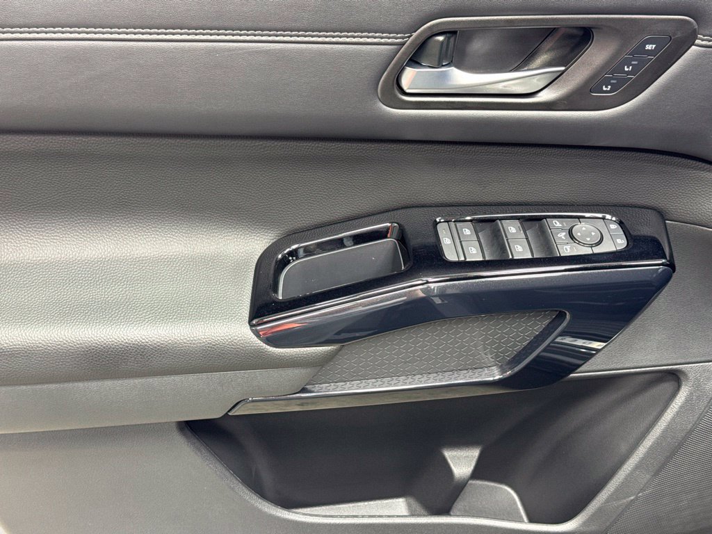 New 2026 Nissan Pathfinder Platinum AWD/4WD image 8