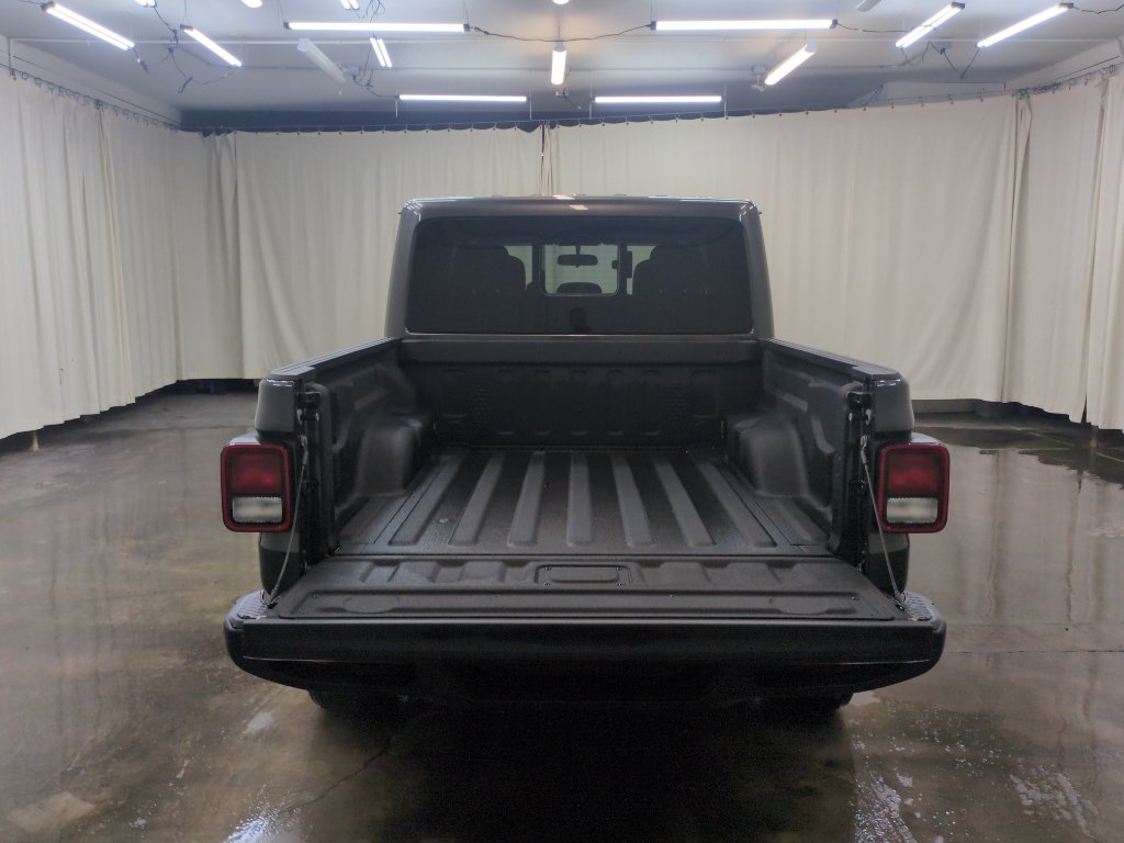 Used 2025 Jeep Gladiator Sport image 11