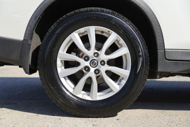 Used 2018 Nissan Rogue SV w/ Premium Package image 13